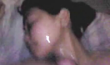 La polla de Guy videos xxx maduras amateur penetró la boca de una joven novia japonesa en el baño